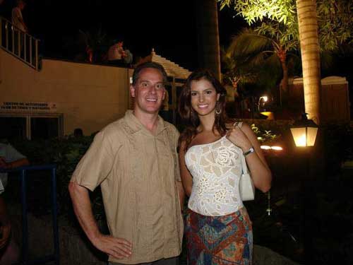 Our client with a beautiful woman from Cartagena